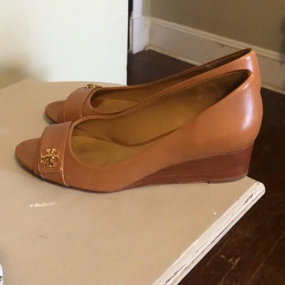 Tory Burch Tan Wedge Shoes - Picture 11 of 12